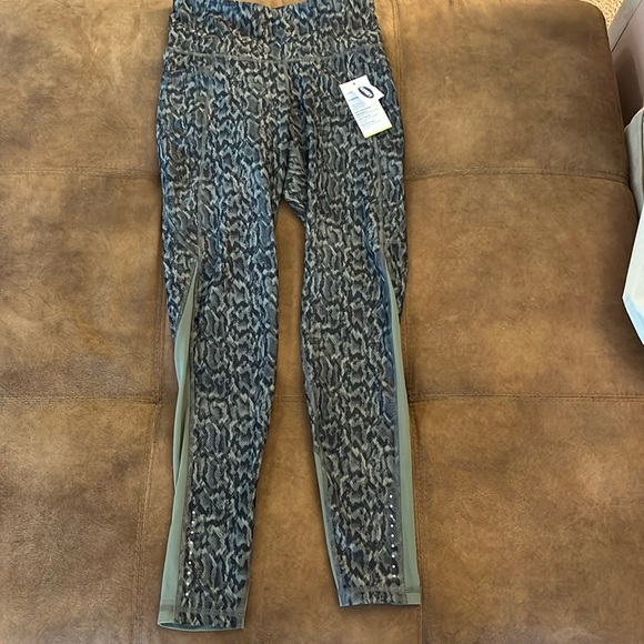 Old Navy Elevate High-Rise Leggings - Picture 1 of 7
